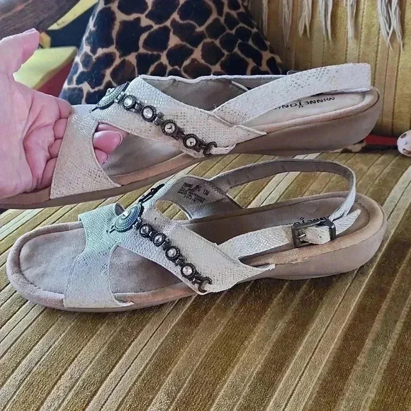 Minnetonka Selene Chain and Jewel Sandal 13M Snakeskin Creme - Picture 5 of 12